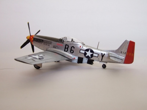 P-51D "GLAMOROUS GLENⅢ"