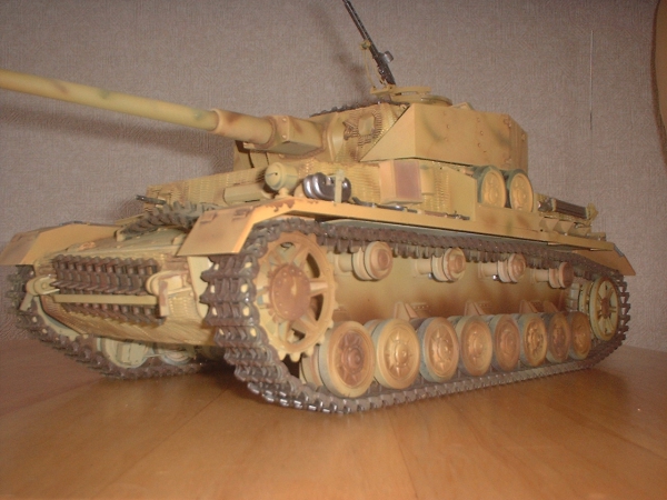 タミヤ1/16 Ⅳ号戦車H型(フルオペ)