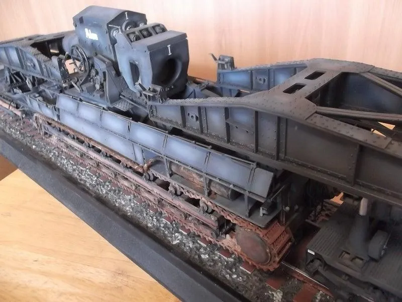 トランぺッター1/35 600㎜自走臼砲 前期型 カール画像3