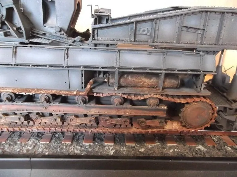 トランぺッター1/35 600㎜自走臼砲 前期型 カール画像4