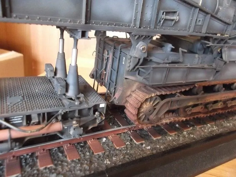 トランぺッター1/35 600㎜自走臼砲 前期型 カール画像5