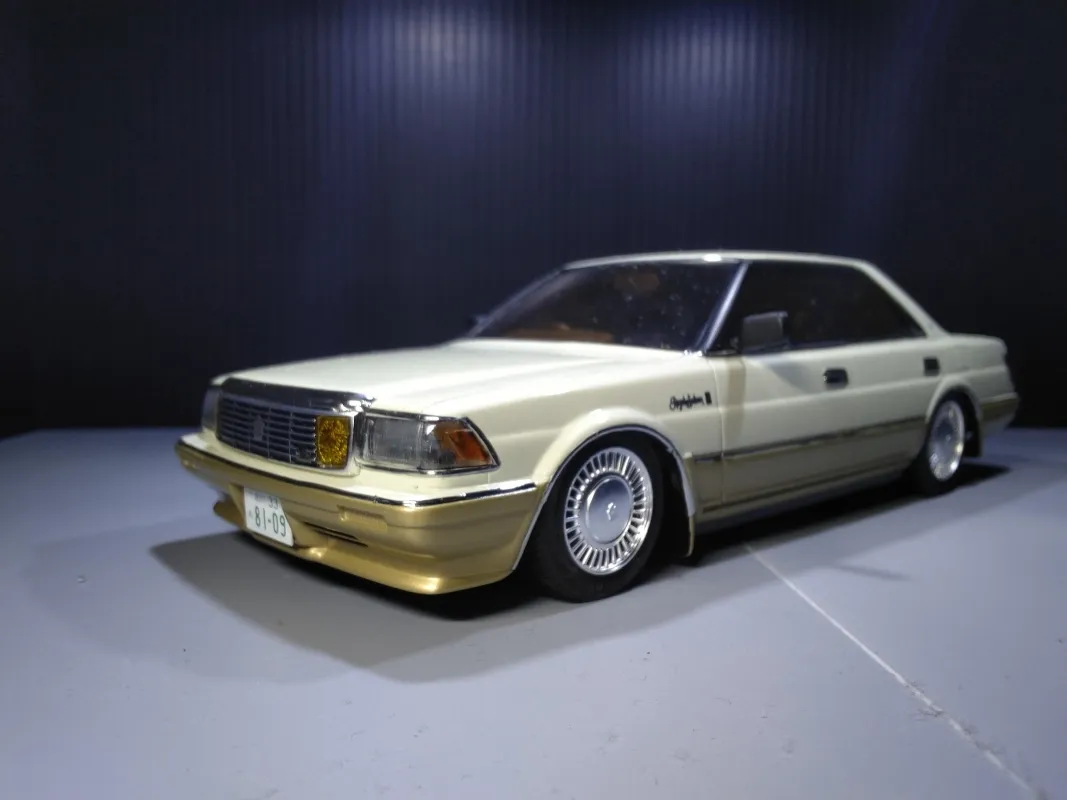 UZS131クラウンロイヤルサルーンV8画像1