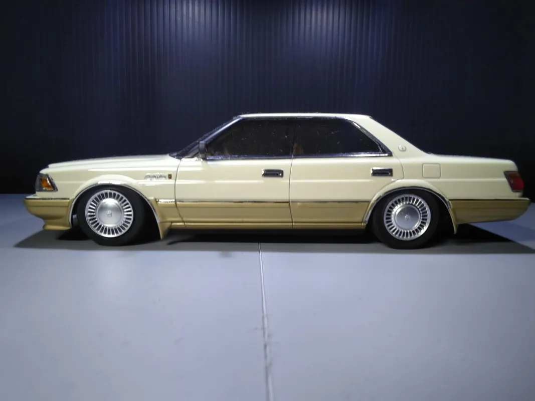 UZS131クラウンロイヤルサルーンV8画像2