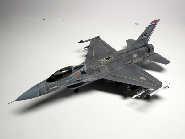 F-16A PLUS ファイティングファルコン