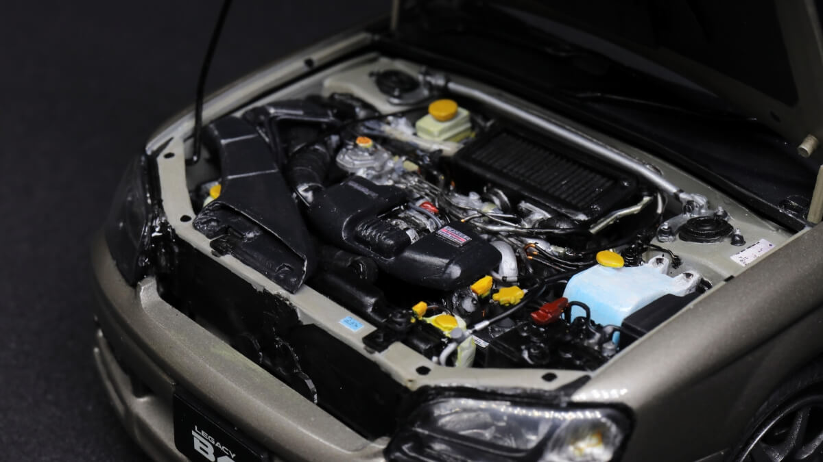 BE5 レガシィB4 エンジンルーム画像1