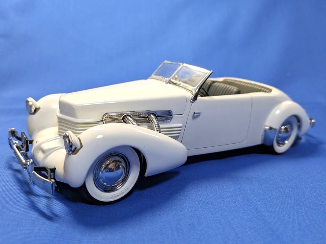 1/24  Cord 812 Convertible画像1