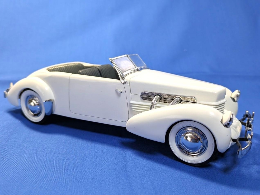 1/24  Cord 812 Convertible画像2