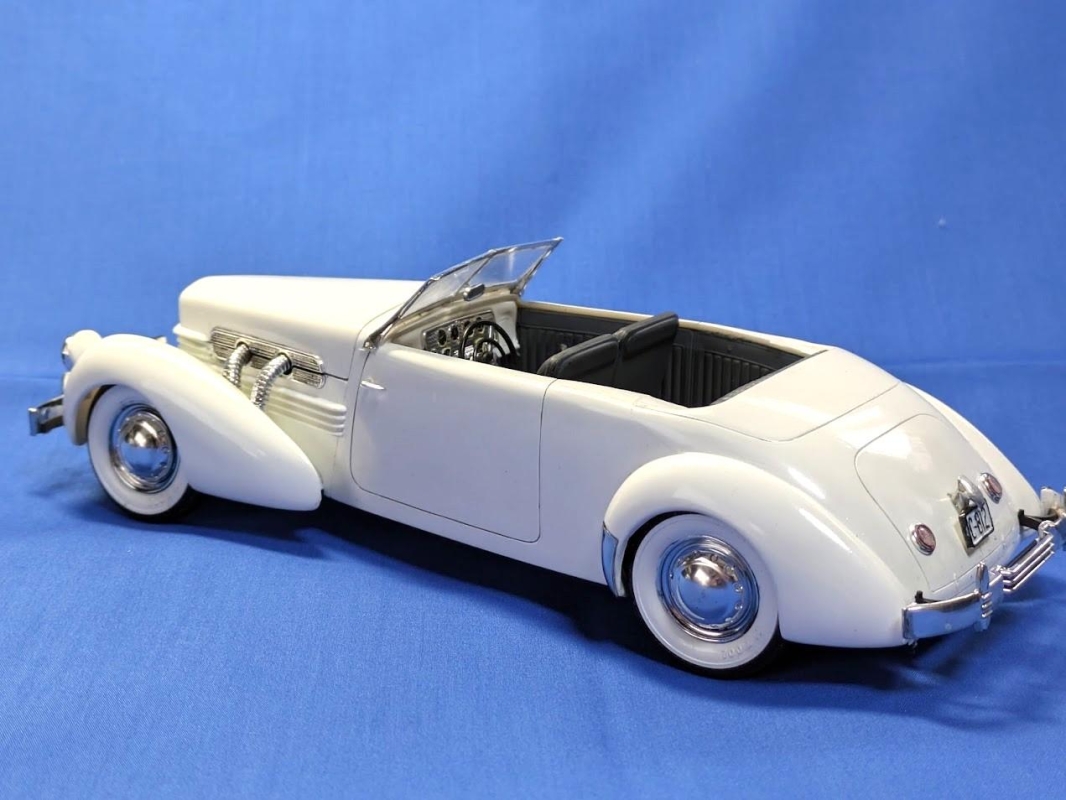 1/24  Cord 812 Convertible画像3