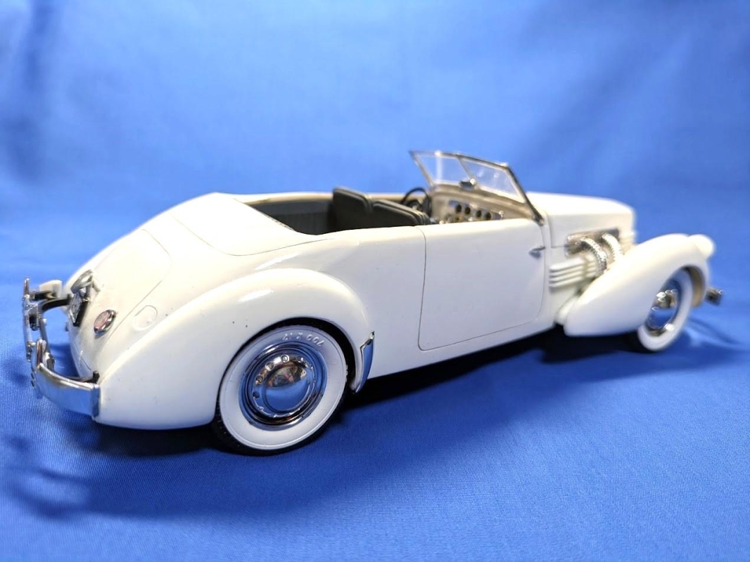 1/24  Cord 812 Convertible画像4
