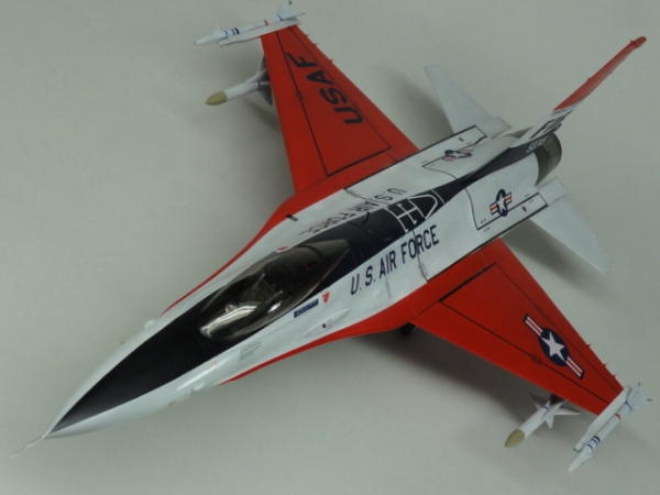 ハセガワ1/32 F-16Aホーネット(絶版キット)画像1