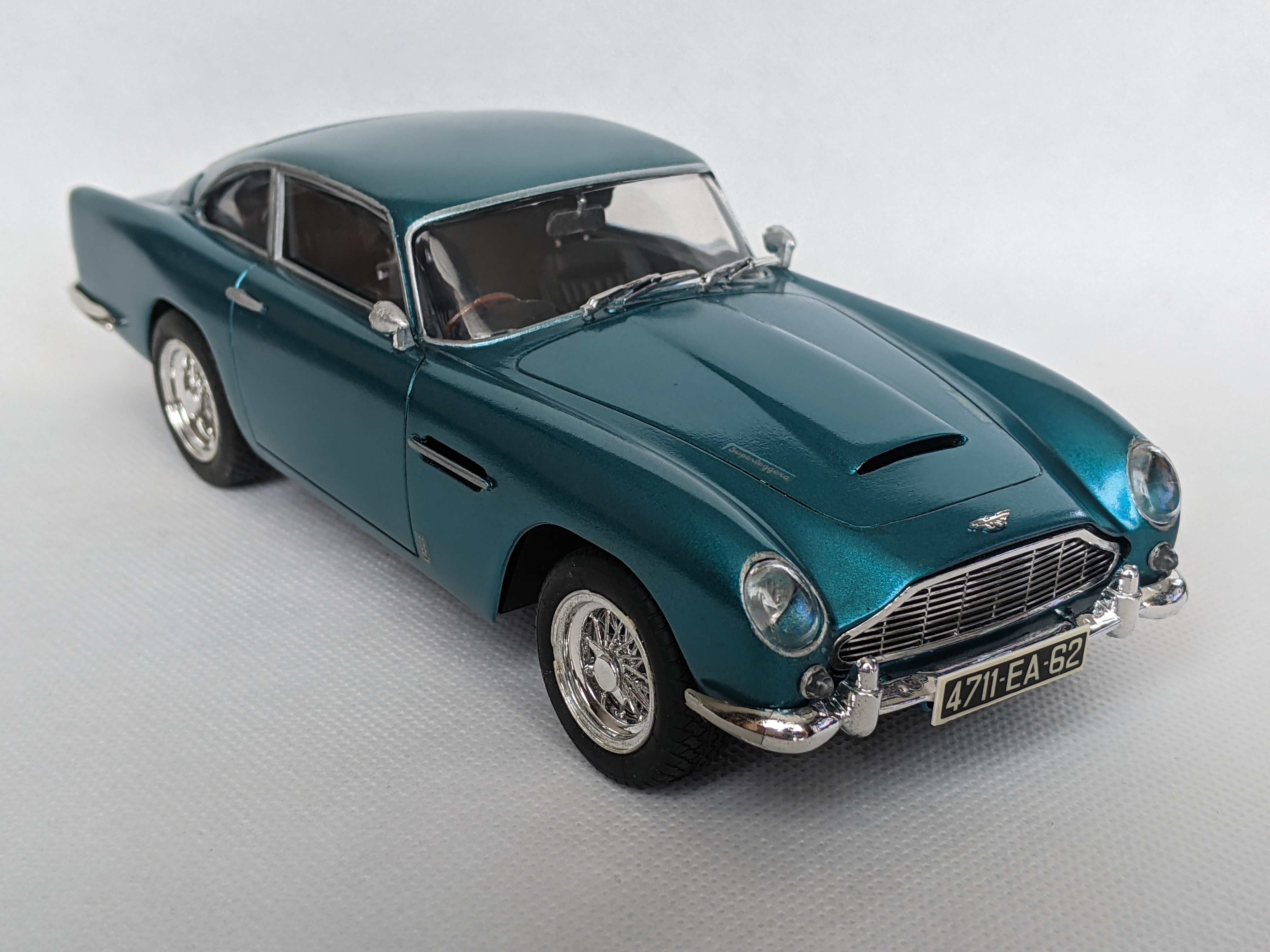 アストンマーチン DB5 007モデル 1/24スケール 1964 童友社-