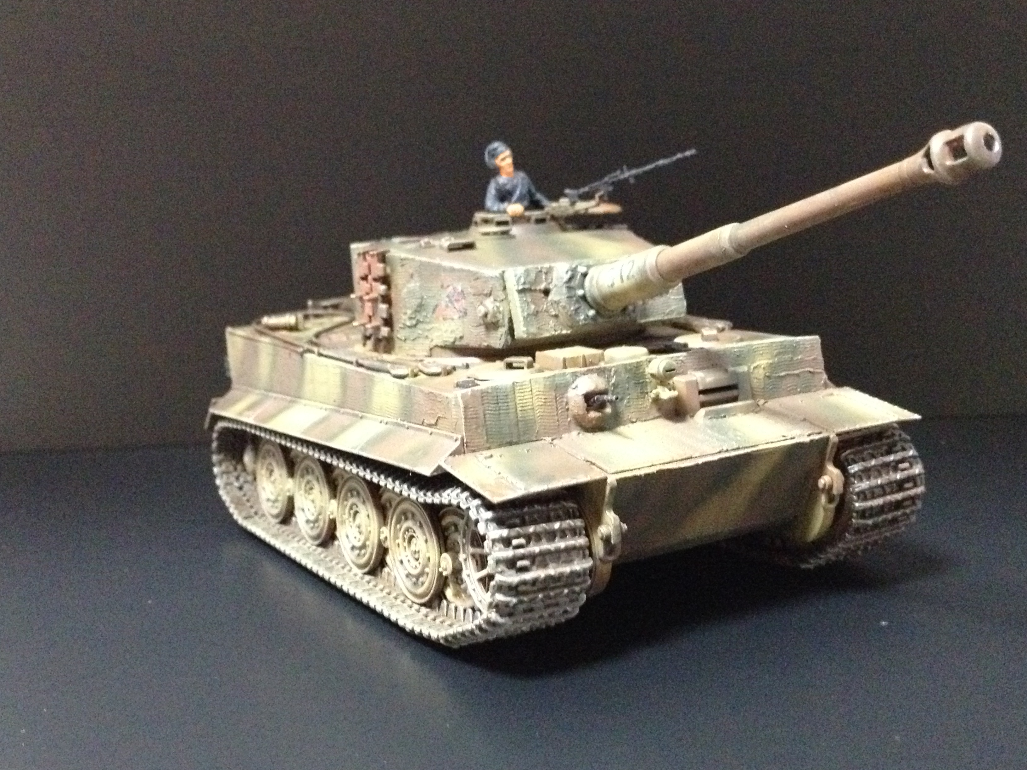 1/48ドイツ重戦車 タイガーI 後期生産型