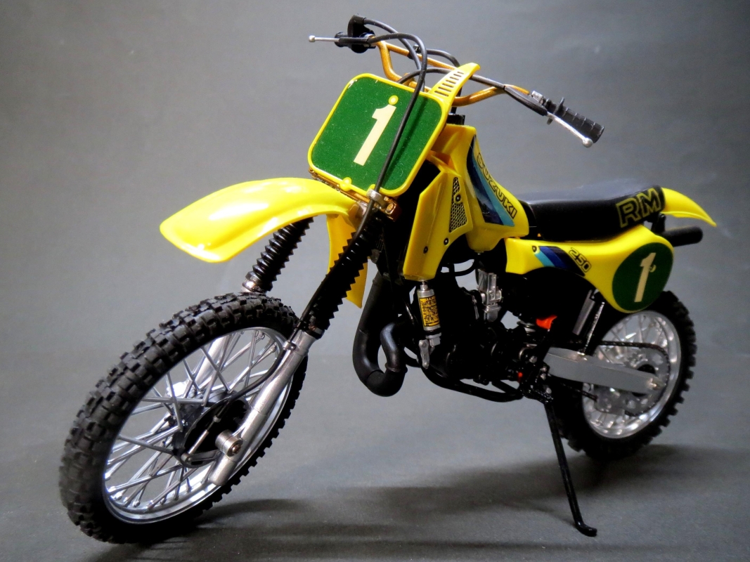 SUZUKI RM250 MOTOCROSSER画像1