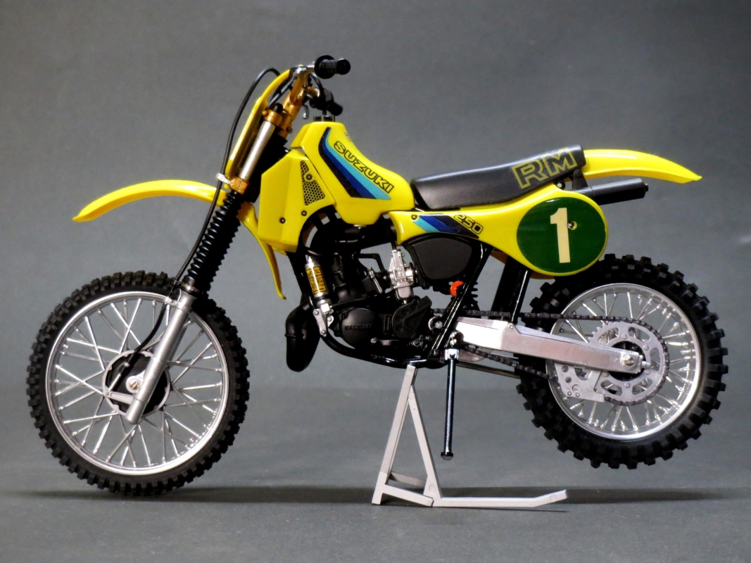 SUZUKI RM250 MOTOCROSSER画像3