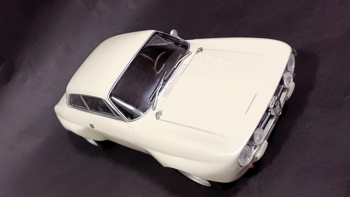 【1994年 グンゼ産業㈱ 1/24】Alfa Romeo 2000GT Am（アルファロメオ 2000GT Am）画像1