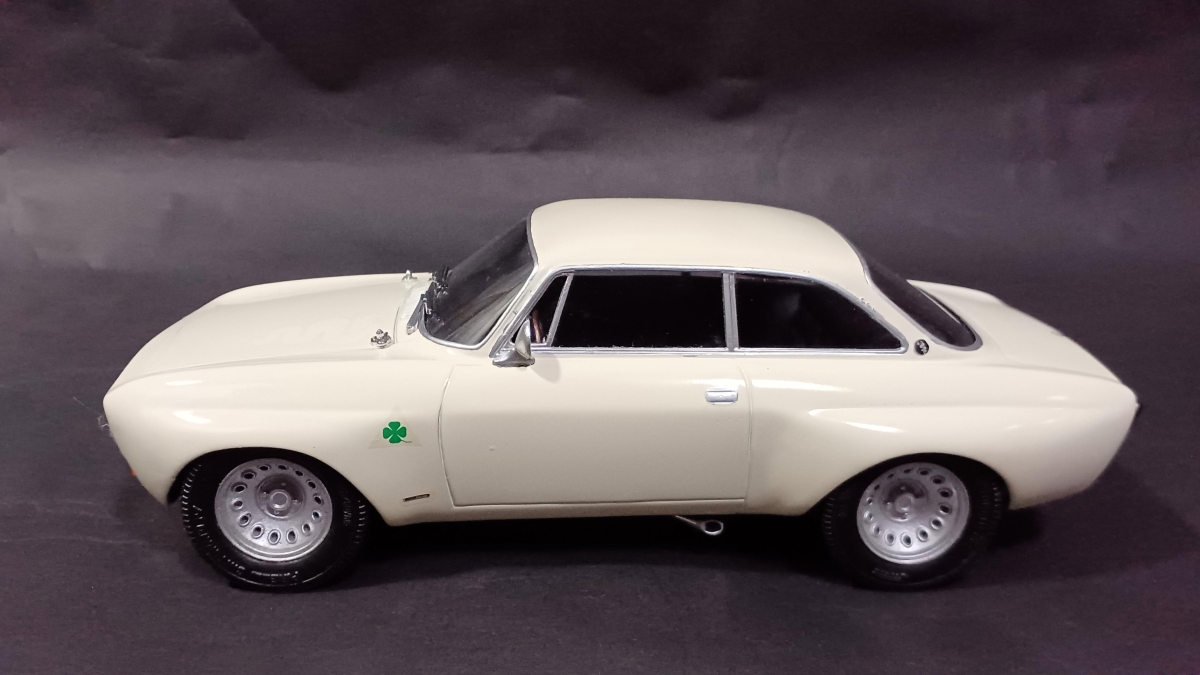 【1994年 グンゼ産業㈱ 1/24】Alfa Romeo 2000GT Am（アルファロメオ 2000GT Am）画像3