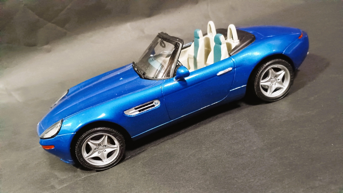 【2004年 Revell GmbH＆co 1/24】BMW Z8（ビーエムダブリュ Z8）画像1