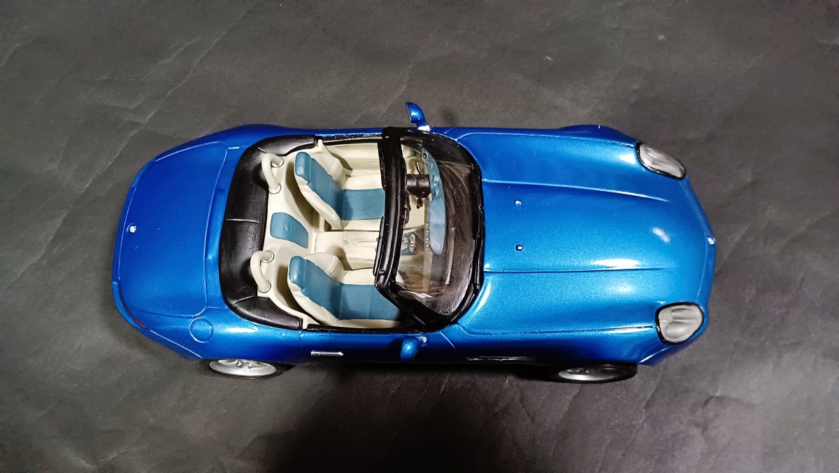【2004年 Revell GmbH＆co 1/24】BMW Z8（ビーエムダブリュ Z8）画像2
