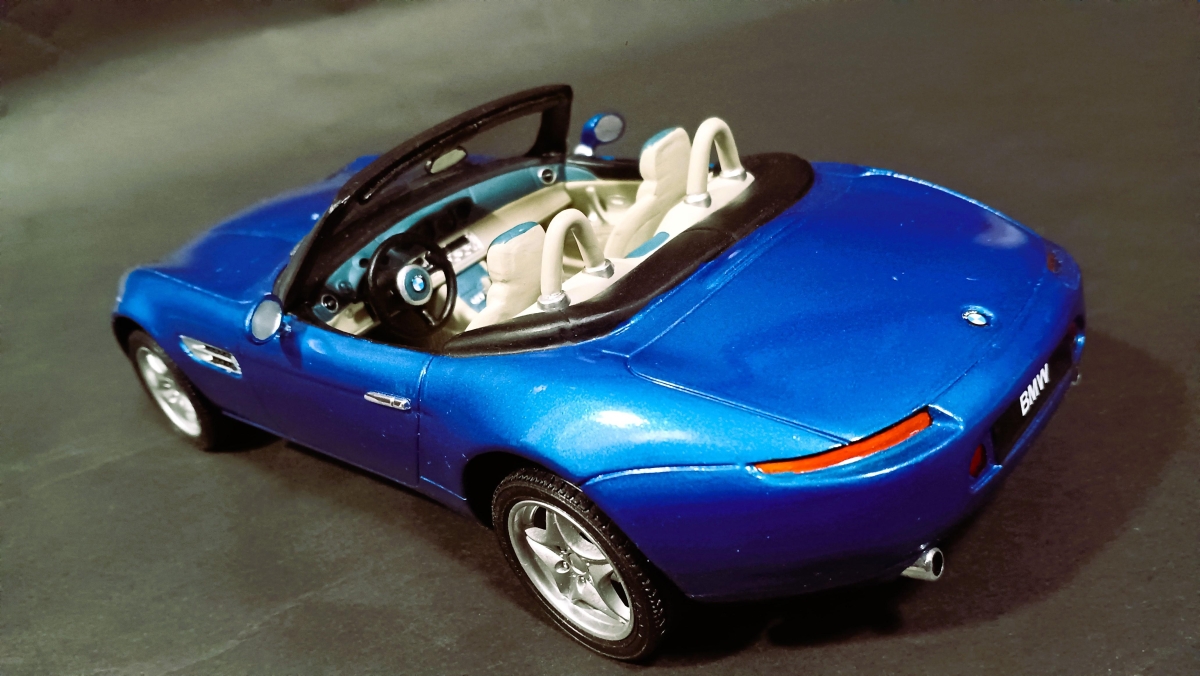 【2004年 Revell GmbH＆co 1/24】BMW Z8（ビーエムダブリュ Z8）画像3