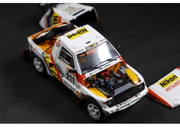 タミヤ 1/24 三菱パジェロ 92年パリ〜ルカップ優勝車 パリダカ画像3