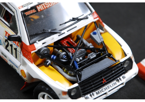 タミヤ 1/24 三菱パジェロ 92年パリ〜ルカップ優勝車 パリダカ画像4