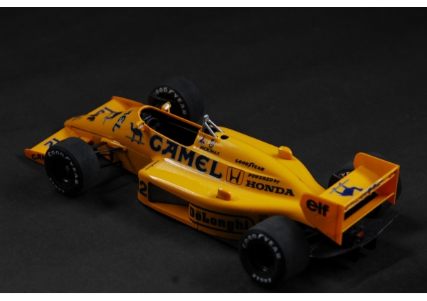 タミヤ 1/24  キャメル /ロータス ホンダ99T画像2