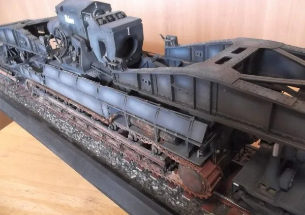 トランぺッター1/35 600㎜自走臼砲 前期型 カール画像3