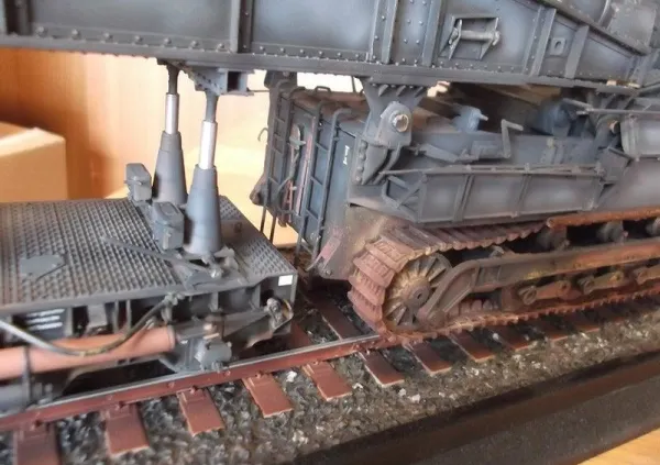 トランぺッター1/35 600㎜自走臼砲 前期型 カール画像5