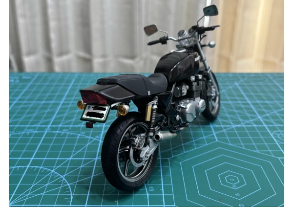 アオシマ1/12 カワサキZR400Cゼファー'89画像2