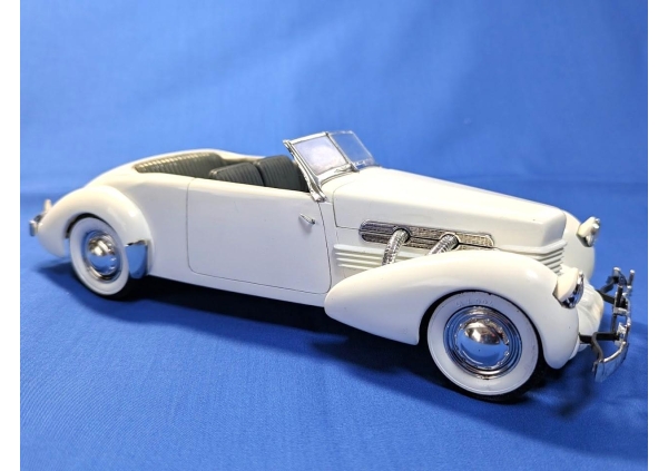 1/24  Cord 812 Convertible画像2