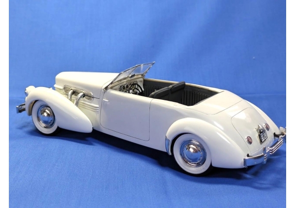 1/24  Cord 812 Convertible画像3