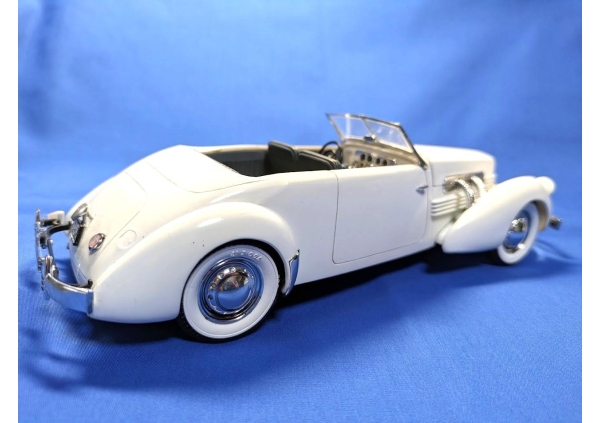 1/24  Cord 812 Convertible画像4