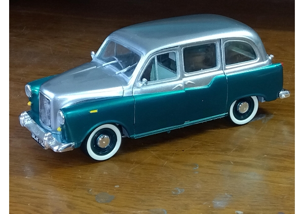 アオシマ 1/24  オースチン FX-4