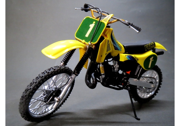 SUZUKI RM250 MOTOCROSSER画像1