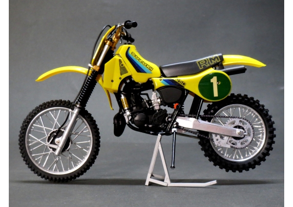 SUZUKI RM250 MOTOCROSSER画像3