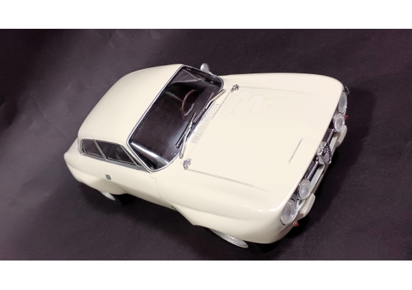 【1994年 グンゼ産業㈱ 1/24】Alfa Romeo 2000GT Am（アルファロメオ 2000GT Am）
