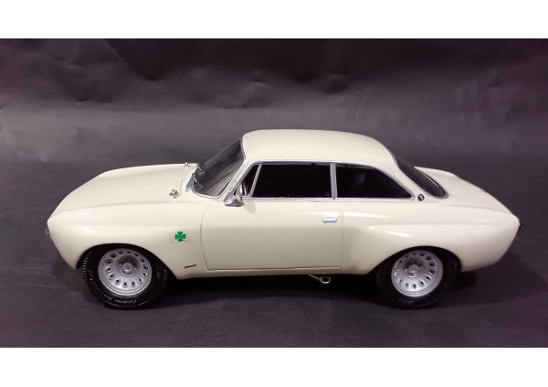 【1994年 グンゼ産業㈱ 1/24】Alfa Romeo 2000GT Am（アルファロメオ 2000GT Am）画像3