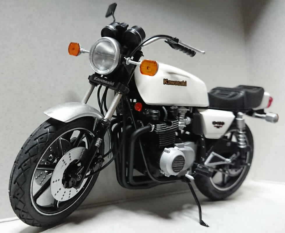 アオシマ Z400FX-E4 鳴神秀人仕様画像1